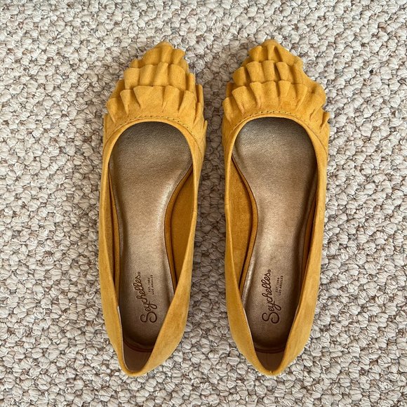 SEYCHELLES - Downstage Mustard Ruffled Flat - Good Condition - Picture 3 of 12